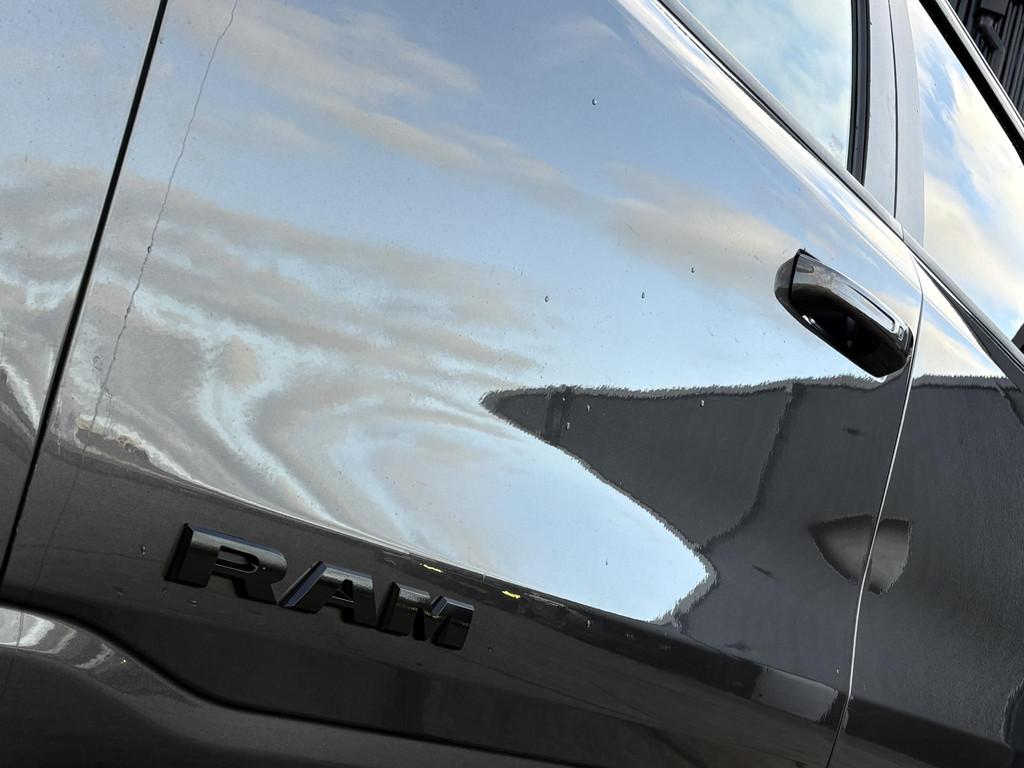 Dodge Ram 1500 5.7 V8 4x4 Crew Cab Laramie | GROOT SCHERM |, Automaat, Gebruikt, Bedrijf, SUV of Terreinwagen