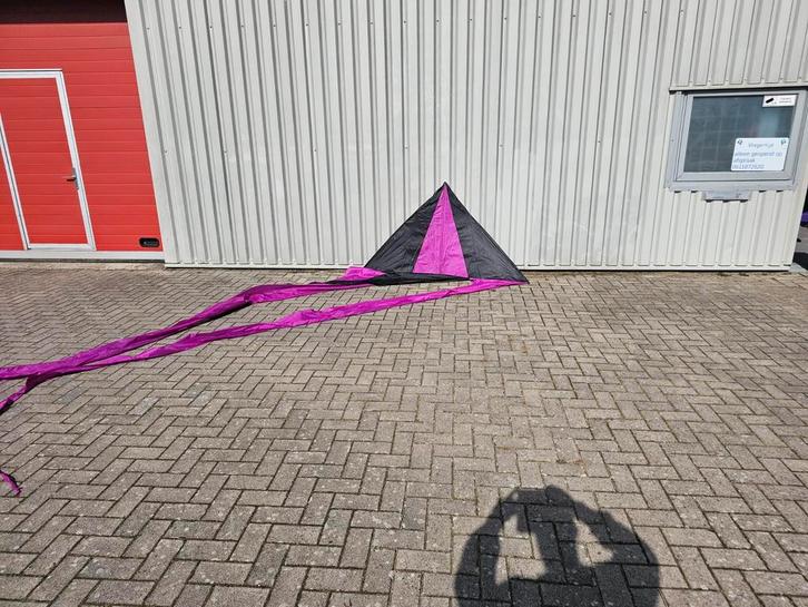 Paars Zwarte Sluier Delta Vlieger 185x600 cm, Sport en Fitness, Vliegeren, Ophalen of Verzenden