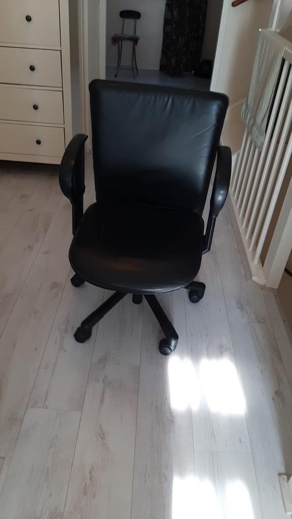Bureaustoel zeer netjes, Ophalen, Zo goed als nieuw, Zwart