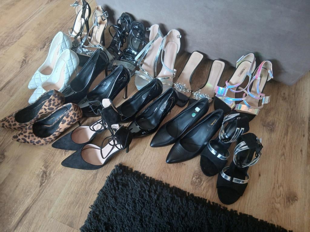 12 paar ..pumps haken.. maat 40 ..1 x gedragen, Kleding | Dames, Schoenen, Ophalen of Verzenden, Zo goed als nieuw, Pumps