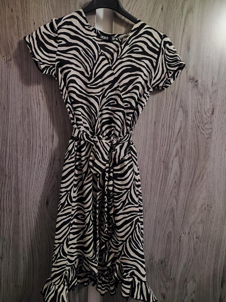 Nieuwe terstal jurkje maat 134 /140, Meisje, Terstal, Nieuw, Ophalen of Verzenden