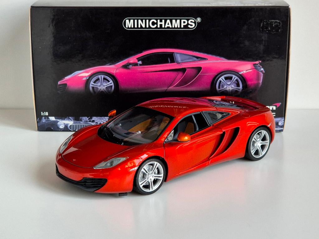 1:18 Minichamps McLaren MP4-12C Volcano Orange 2011, Ophalen of Verzenden, Zo goed als nieuw, Auto, MiniChamps