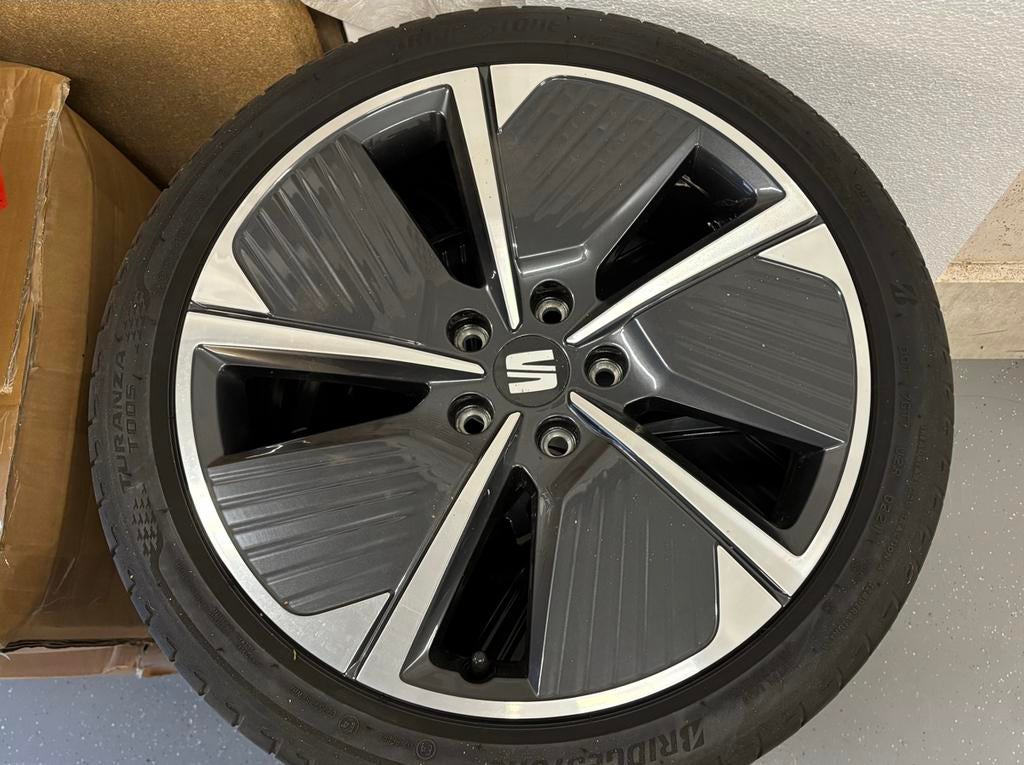 Originele set 18” Seat / Cupra Leon met zomerbanden, Auto-onderdelen, Banden en Velgen, 18 inch, Gebruikt, Banden en Velgen, Ophalen of Verzenden