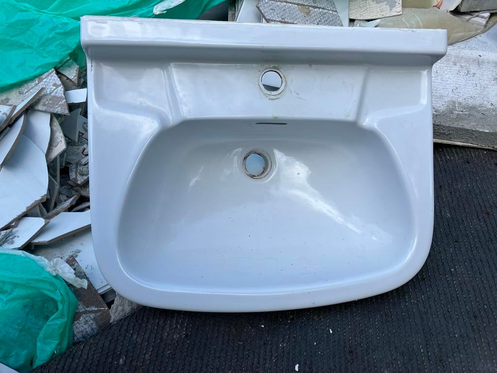 Gratis. Wastafel. Wasbak. 60 cm breed. Wit. metalen sifon., Ophalen, Gebruikt, Wastafel