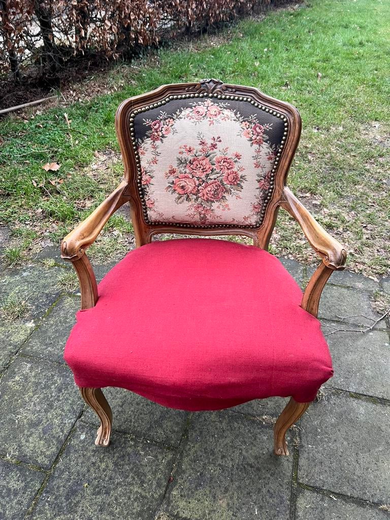 Te Koop : Geborduurd Klassiek Stoeltje Fauteuil Zie Foto’s, Ophalen