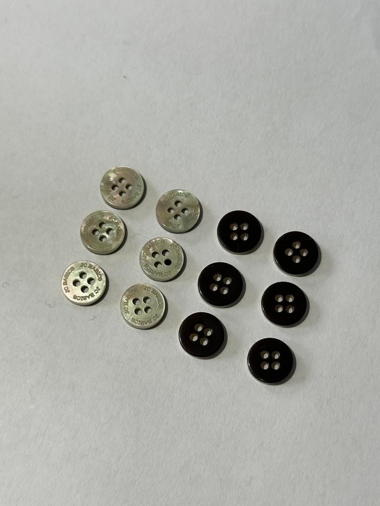 Opnaaibare knoppen 50 stuks 11/15/18/20 mm natuurlijke schelp naaiknoppen kleur Japan parelmoer MOP ronde schelp 2 gat knop naaien accessoires knoppen (kleur: schelpknoppen, maat: 25 mm