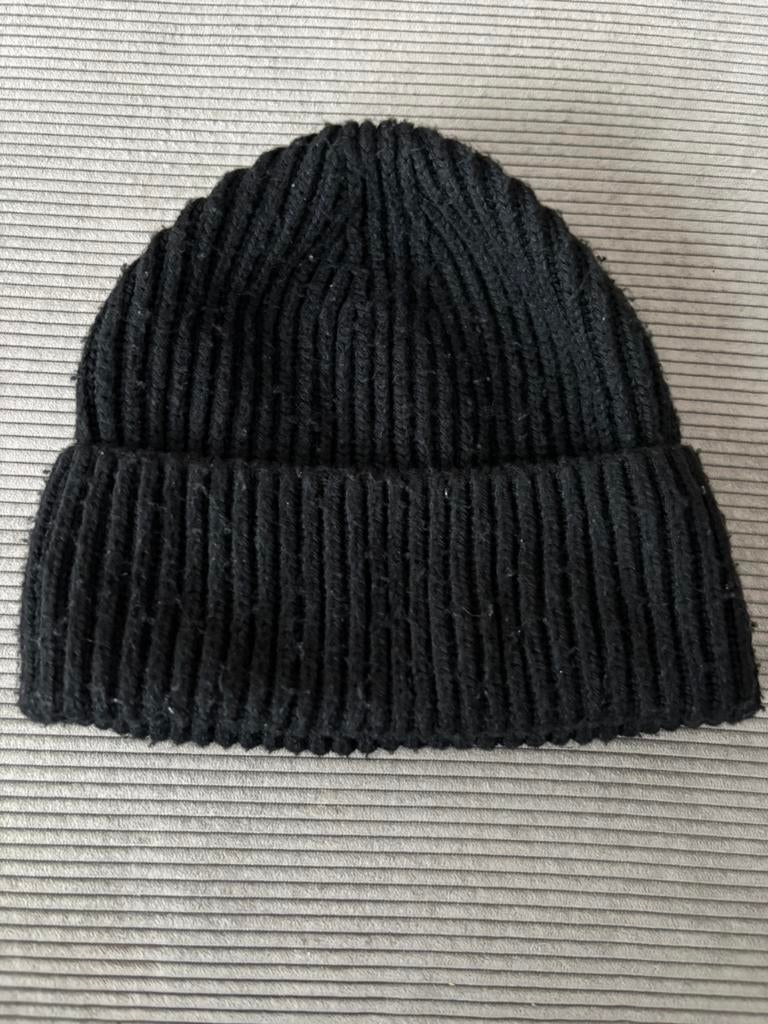Warme Zwarte Muts van H&M. One Size, Kleding | Dames, Mutsen, Sjaals en Handschoenen, Maat 38/40 (M), H&M, Ophalen of Verzenden