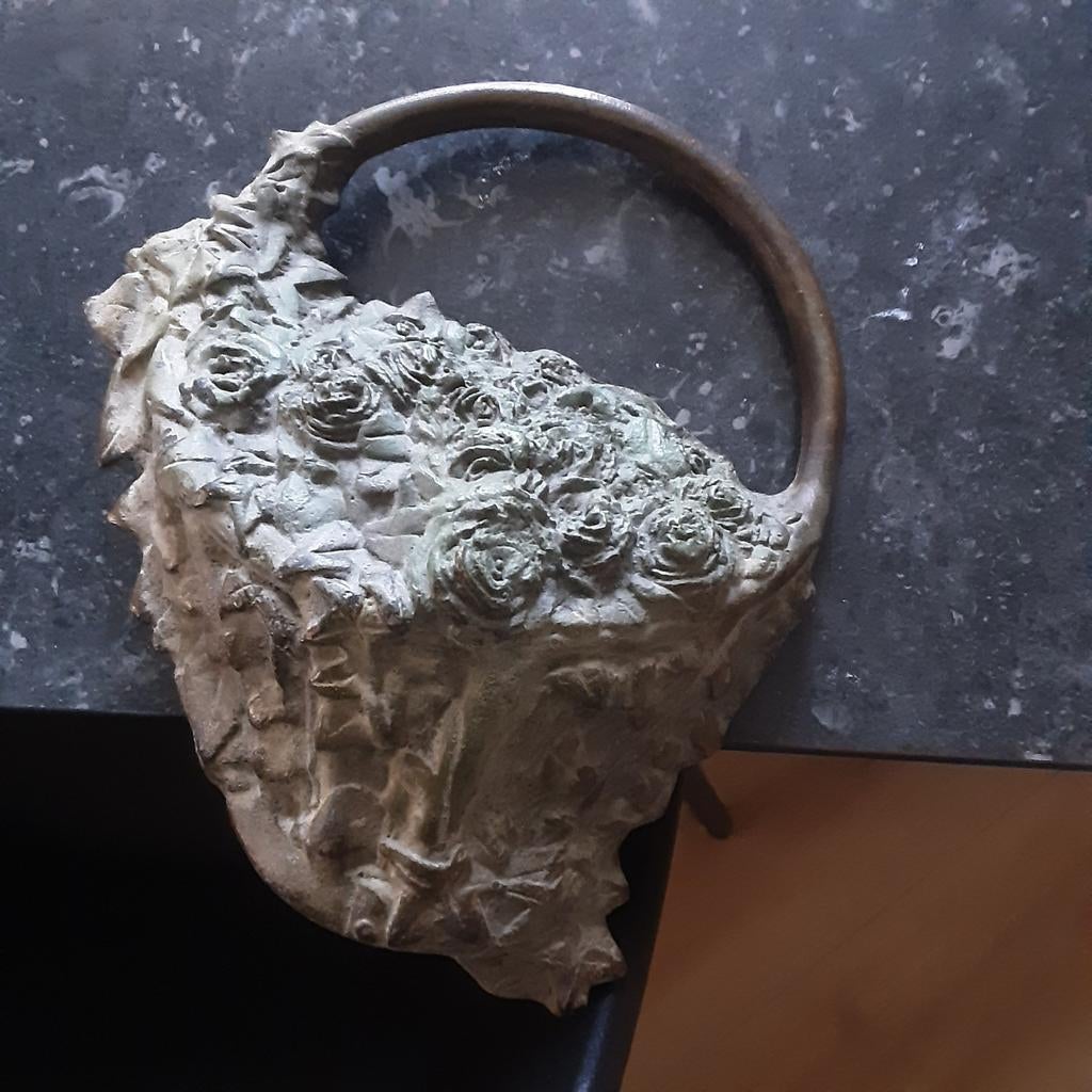 Koperen mandje deurklink met rozenmotief, Antiek en Kunst, Ophalen