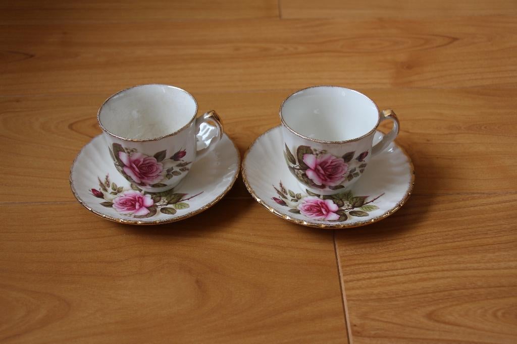 2 Engelse kopjes van Aynsley&Co Ltd uit Staffordshire, Ophalen of Verzenden, Zo goed als nieuw, Porselein, Kop en/of schotel