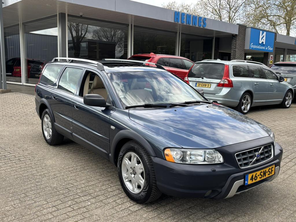 Volvo XC70 2.5T AWD Momentum Schuifdak Hu850 Bluetooth BTW v, Auto's, Volvo, Beige, XC70, 2521 cc, Handgeschakeld