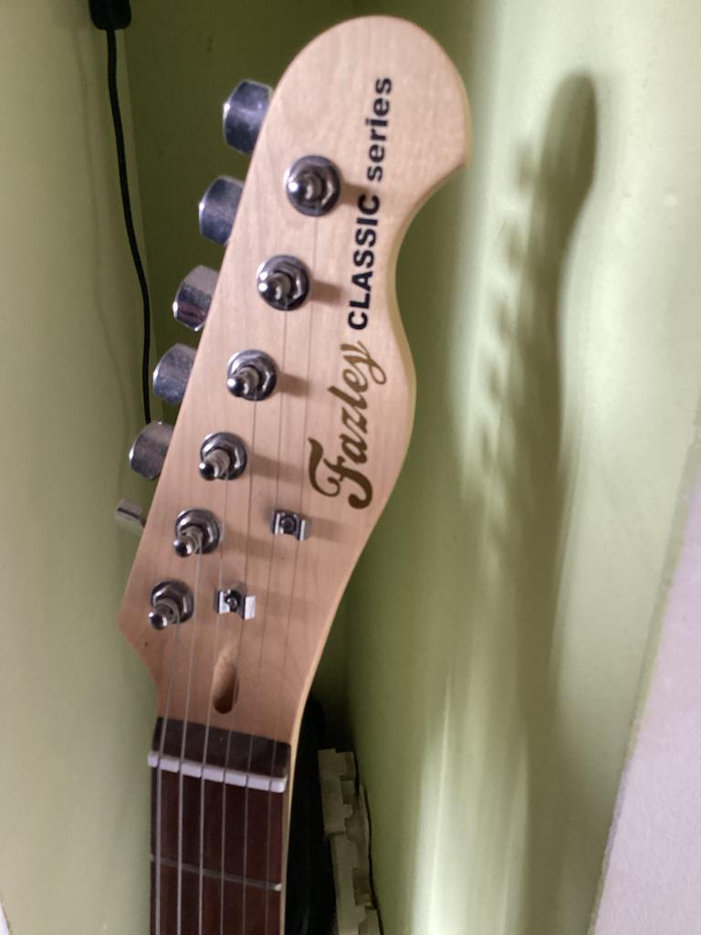 Fazley Classic Series elektrische gitaar met versterker, Muziek en Instrumenten, Snaarinstrumenten | Gitaren | Elektrisch, Met versterker