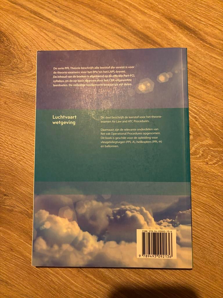 Luchtvaart wetgeving boek - Aviation Operations Specialist, Ophalen of Verzenden, Beta, Zo goed als nieuw, MBO