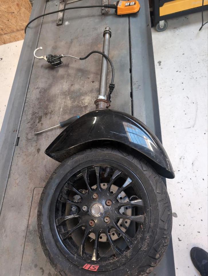 Vespa Sprint Voorvork met wiel en spatbord, Fietsen en Brommers, Brommeronderdelen | Scooters, Gebruikt, Vespa, Overige typen