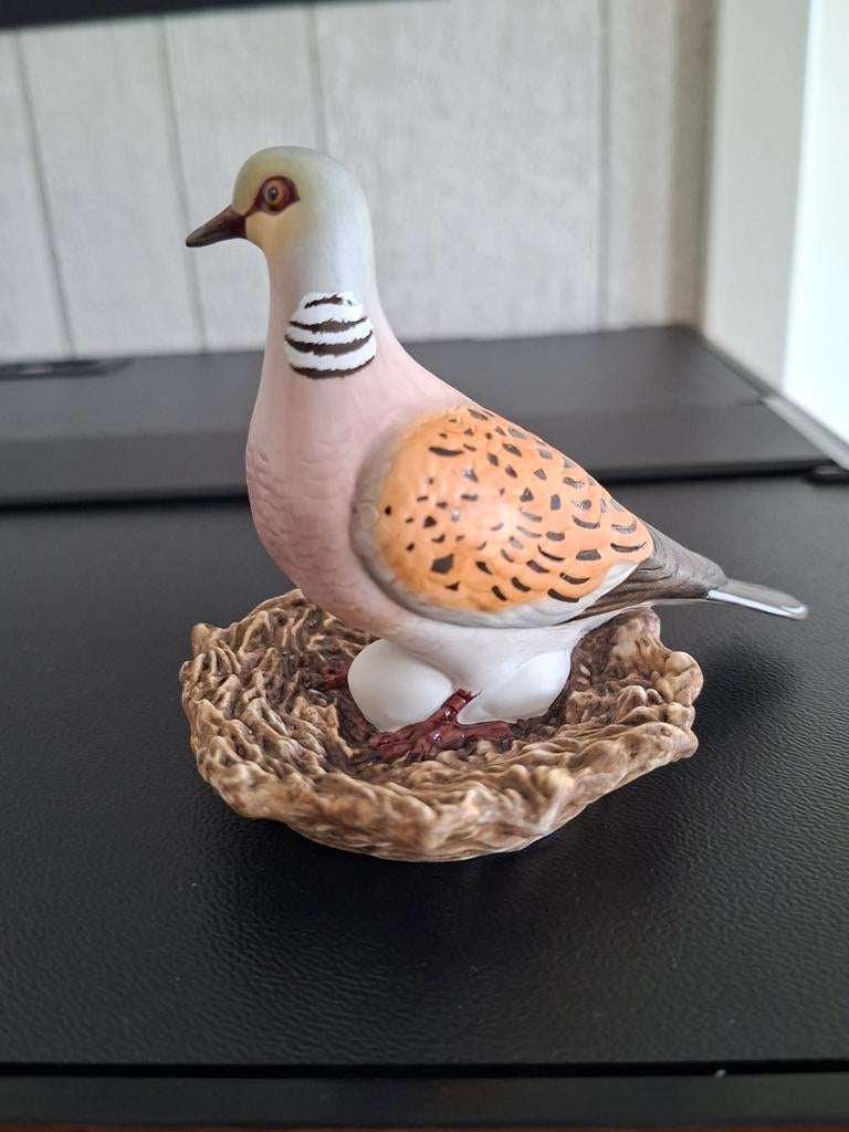 GOEBEL JAARVOGEL 2020 TORTELDUIF, Verzamelen, Dierenverzamelingen, Zo goed als nieuw, Beeldje of Figuurtje, Vogel, Ophalen