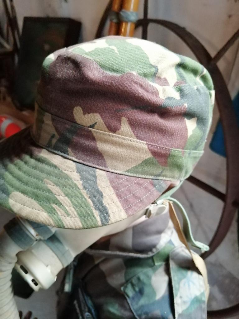 Kleding en masker topstaat het geheel is 120 cm hoog. Maat i, Kleding of Schoenen, Ophalen of Verzenden, X, Nederland