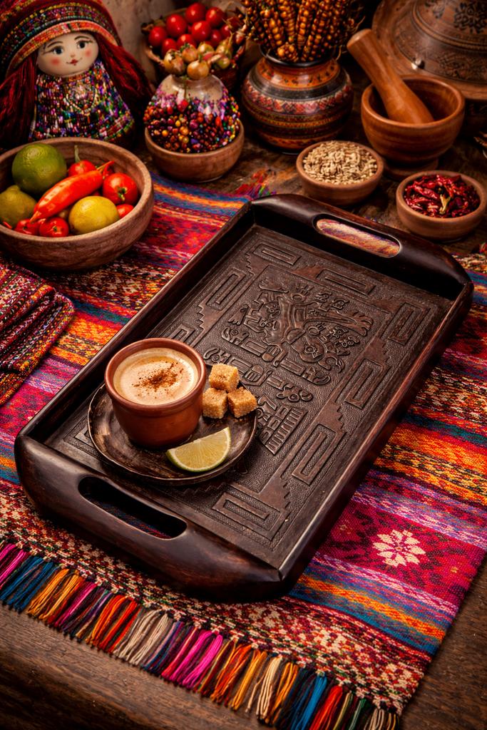 Vintage Peruaans dienblad van hout en bewerkt leer, Huis en Inrichting, Ophalen of Verzenden, Gebruikt, Rechthoekig, Hout