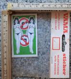 Vintage sticker Vama strip blote borsten vrouwen verboden, Ophalen of Verzenden, Zo goed als nieuw