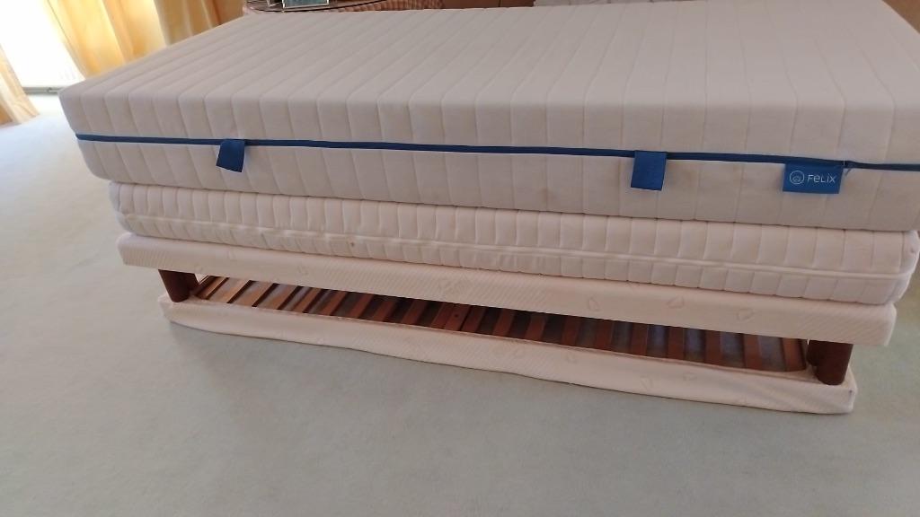 Bed and mattress, Ophalen, Gebruikt, 90 cm, Tweepersoons