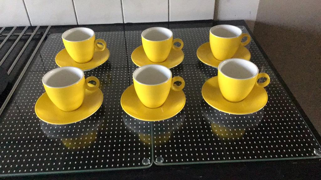 6 kop en schotels van Maastricht porselein ongebruikt, Ophalen, Nieuw, Overige stijlen, Kop(pen) en/of Schotel(s)