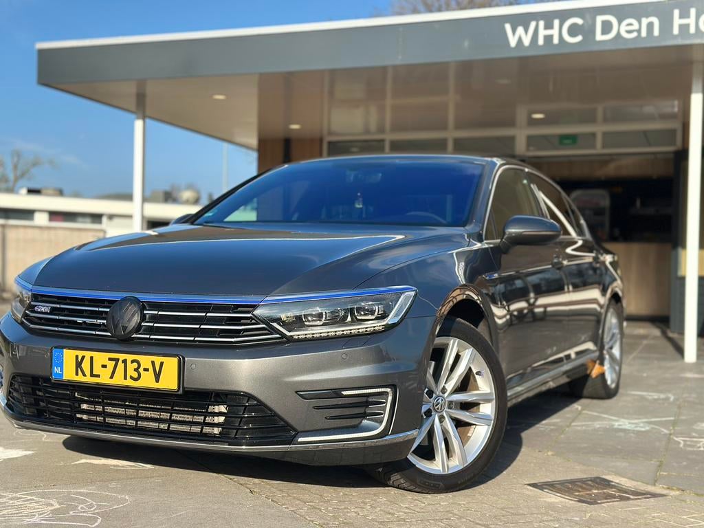 Volkswagen Passat 1.4 TSI 280PK GTE Phev Dsg6 2016 Grijs, Auto's, Volkswagen, Zwart, 1622 kg, Alcantara, 1395 cc