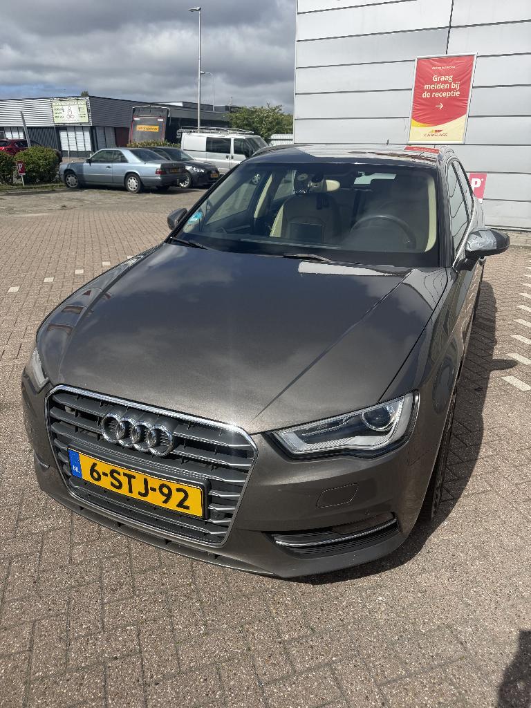 Audi A3 1.6 TDI 81KW Sportback 2013 Daytona Grey, Auto's, Audi, Voorwielaandrijving, Euro 5, Beige, 4 cilinders