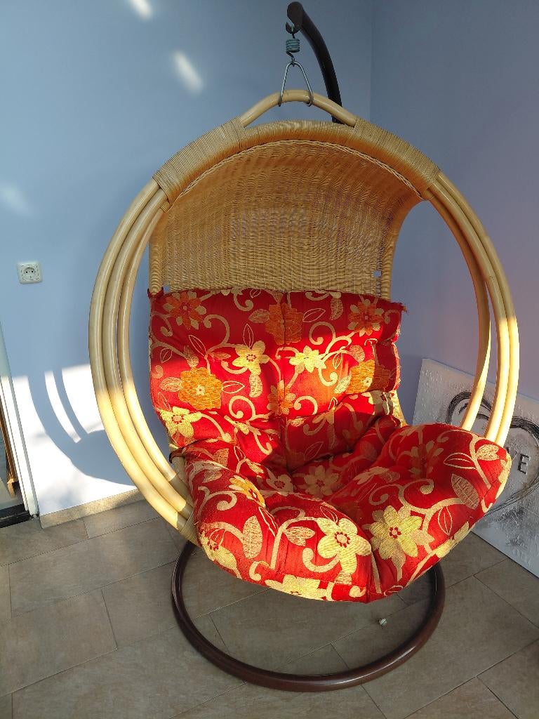 Hangstoel, Huis en Inrichting, Stoelen, Ophalen, Zo goed als nieuw, Eén, Rood