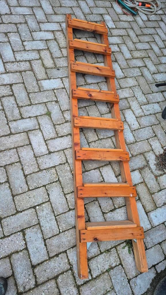 Zoldertrap. Voor een plafondhoogte van ongeveer 220 cm, Doe-het-zelf en Verbouw, Ophalen