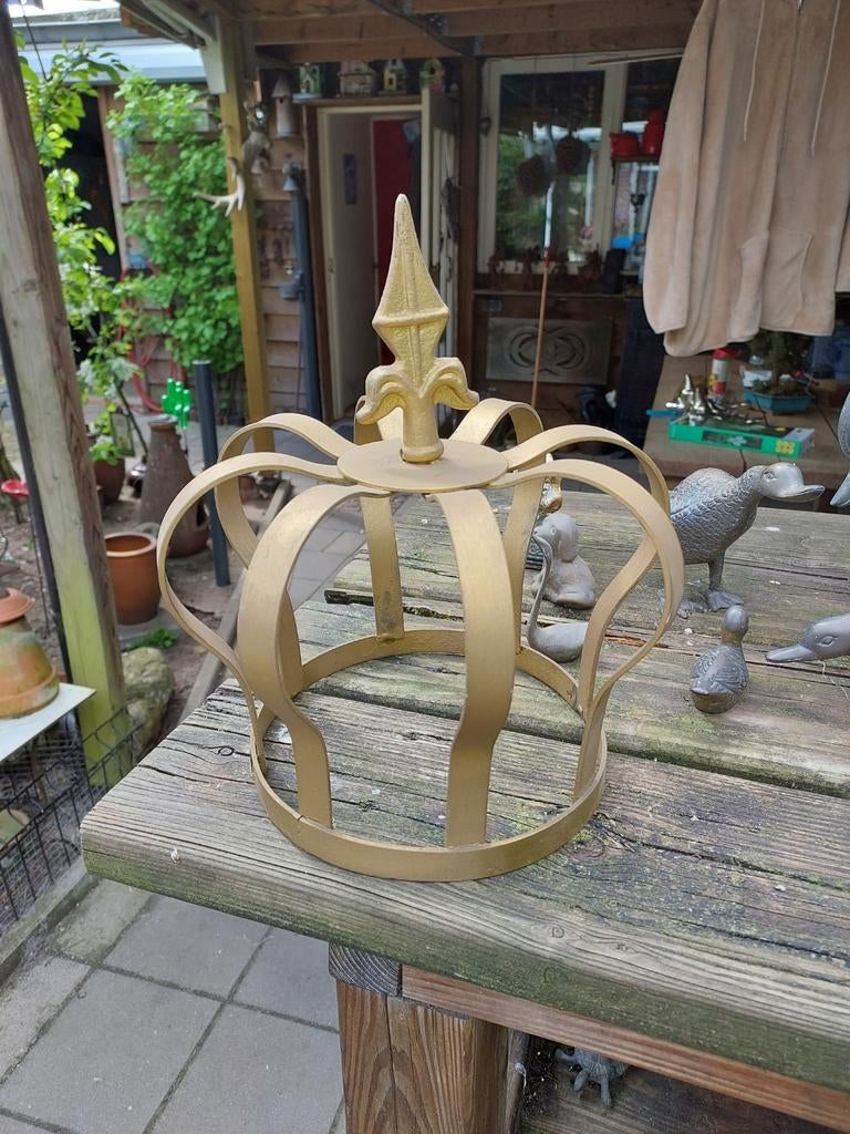 Kroon ijzer  H 23 cm doorsnede 19 cm, Ophalen