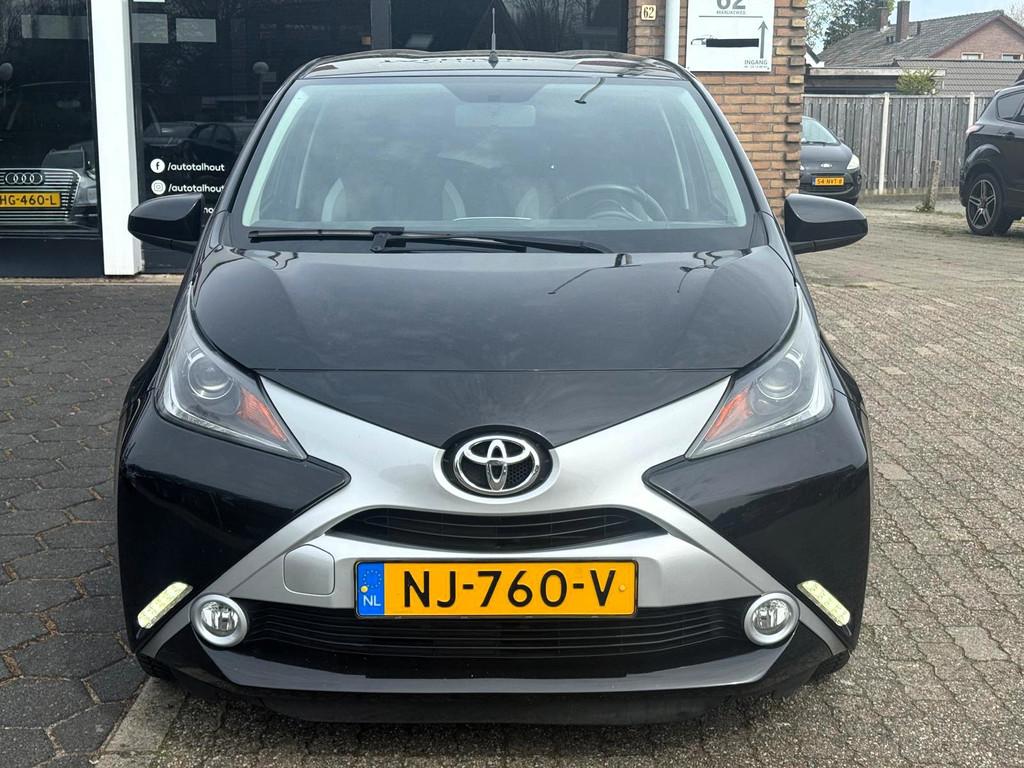 Toyota Aygo 1.0 VVT-i x-sport | CAMERA, BLUETOOTH, CRUISE CO, Voorwielaandrijving, Stof, 4 stoelen, Zwart