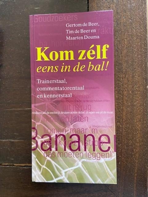 Kom zelf eens in de bal! - Gertom en Tim de Beer, Ophalen of Verzenden, Zo goed als nieuw, Balsport