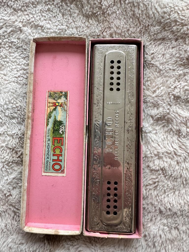 The Echo mondharmonica, Muziek en Instrumenten, Blaasinstrumenten | Mondharmonica's, Ophalen of Verzenden, Gebruikt, Met koffer of doosje