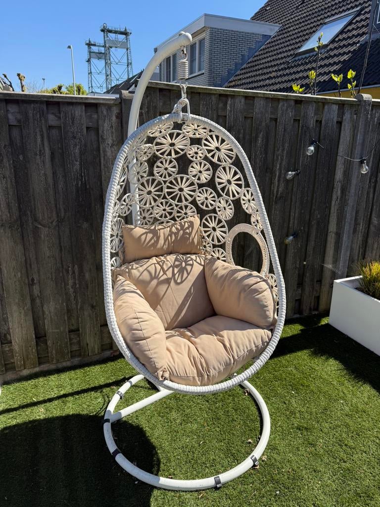 Ei hangstoel wit, Ophalen, Gebruikt