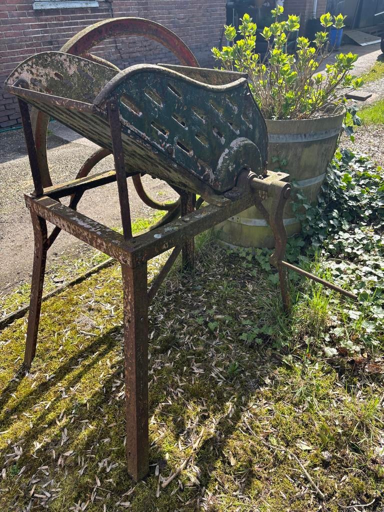 Oude bietenmolen, Antiek en Kunst, Antiek | Gereedschap en Instrumenten, Ophalen