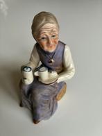 Antiek beeldje van oud vrouwtje., Ophalen of Verzenden, Gebruikt, Mens