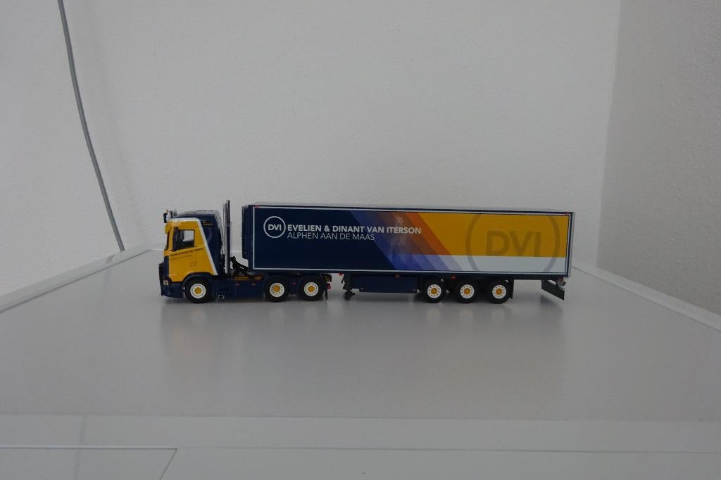 Scania Highline Dinant v Iterson Transport met Koeltrailer, Hobby en Vrije tijd, Modelauto's | 1:50, Verzenden, Nieuw, Bus of Vrachtwagen
