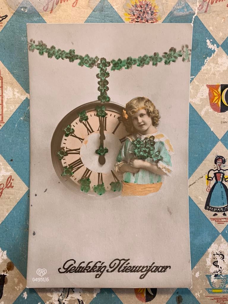 1923 Gelukkig Nieuwjaar - meisje, klok, klaver 4 (NN), Ophalen of Verzenden, 1920 tot 1940, Gelopen, Feest(dag)