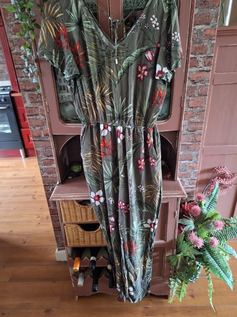 Jumpsuit 38 groen, Kleding | Dames, Jumpsuits, Ophalen of Verzenden, Gedragen, Maat 38/40 (M), Groen