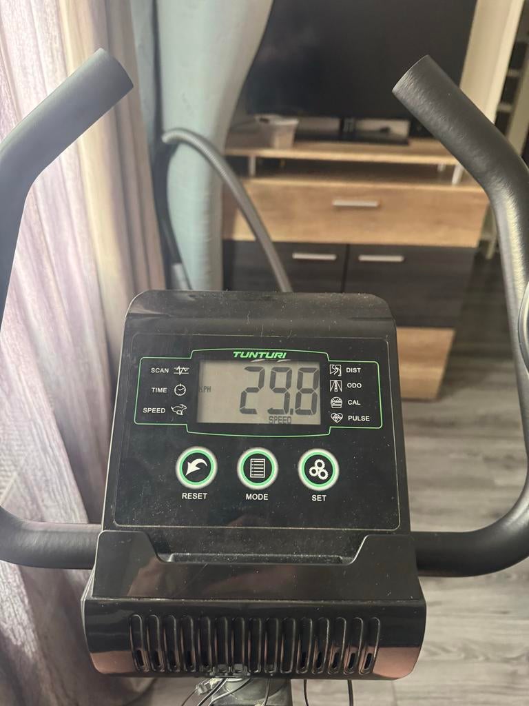 Tunturi Hometrainer - Ideaal voor thuisworkouts, Ophalen, Gebruikt, Metaal, Benen