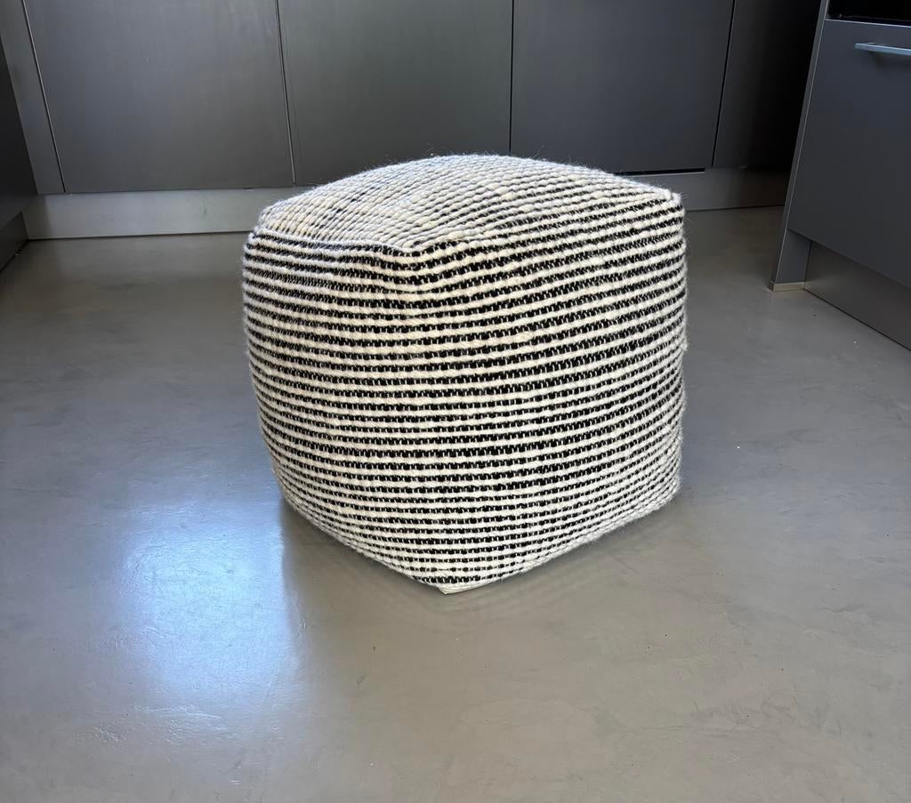 Heerlijk zachte poef (40x40x40), Ophalen, Minder dan 50 cm, Vierkant, Zo goed als nieuw