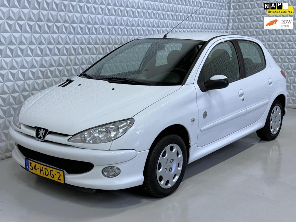 Peugeot 206 1.4 Génération 5drs Airco Cruise / APK 02-2027, Auto's, Peugeot, Voorwielaandrijving, Stof, 4 cilinders, Wit