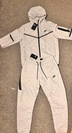 Nike tech, Maat 48/50 (M), Nieuw, Ophalen of Verzenden, Grijs
