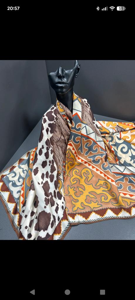 Caracciolo zijden sjaal, Kleding | Dames, Mutsen, Sjaals en Handschoenen, Maat 46/48 (XL) of groter, Nieuw, Ophalen of Verzenden