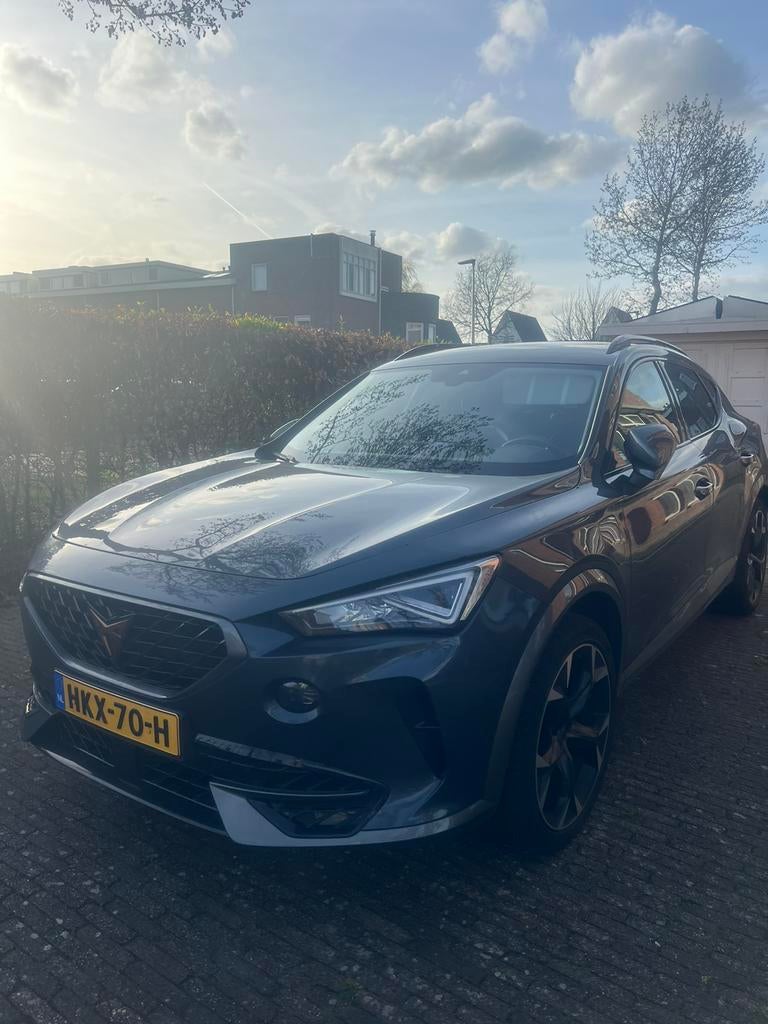 Cupra Formentor 1.4 E-hybrid 204pk Dsg-6 2022 Grijs, Auto's, Cupra, Zwart, 4 cilinders, Formentor, Leder en Stof