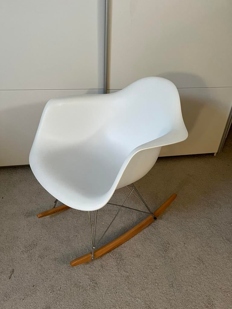 Fijne schommelstoel, Huis en Inrichting, Stoelen, Ophalen, Zo goed als nieuw, Wit, Eén