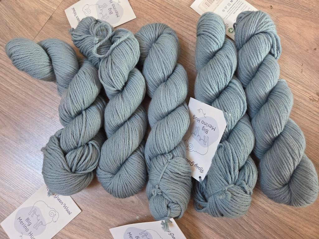 Rosy Green Wool Big Merino Hug - Libelle (Dragonfly), Hobby en Vrije tijd, Ophalen of Verzenden