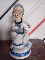 Vintage porseleinen beeldje Boerenmeisje met gans, Ophalen, Zo goed als nieuw, Mens