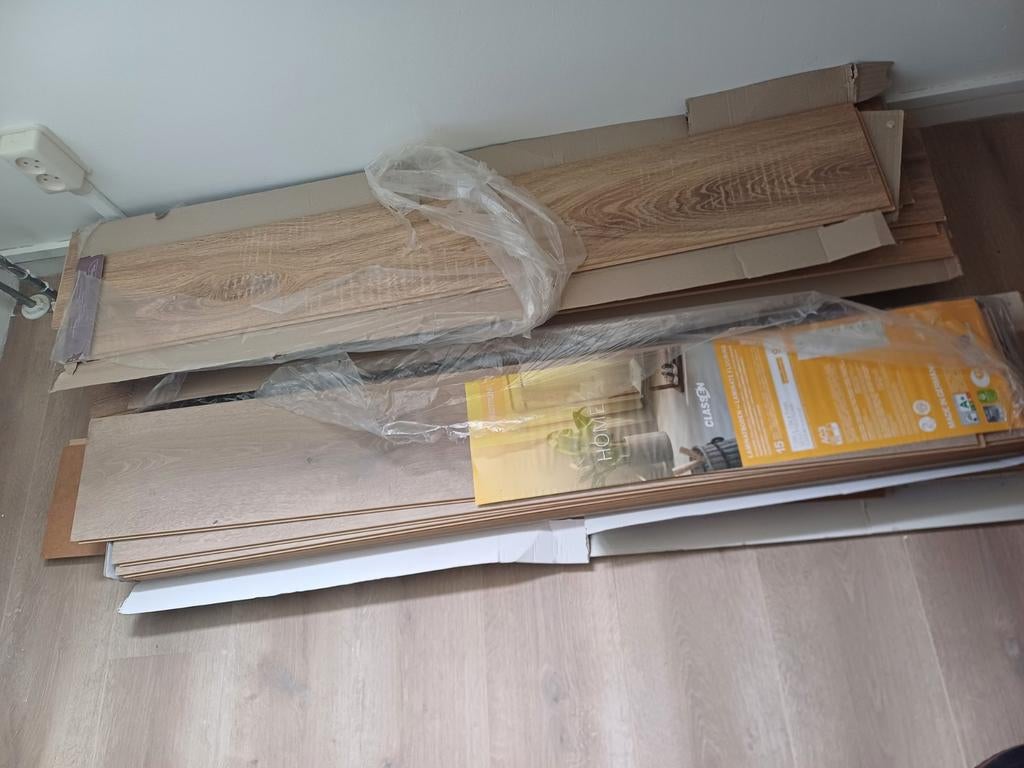 4 pakken laminaat (2 verschillende kleuren/merken), 50 tot 150 cm, Nieuw, Ophalen of Verzenden, 10 m² of meer