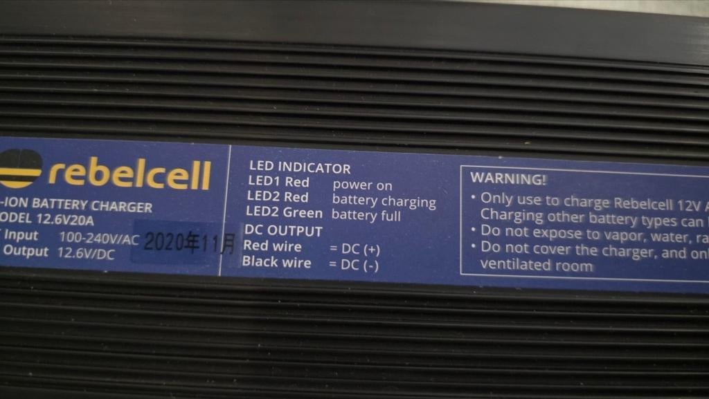 Rebelcell lithium oplader 12V20A, Ophalen of Verzenden, Zo goed als nieuw