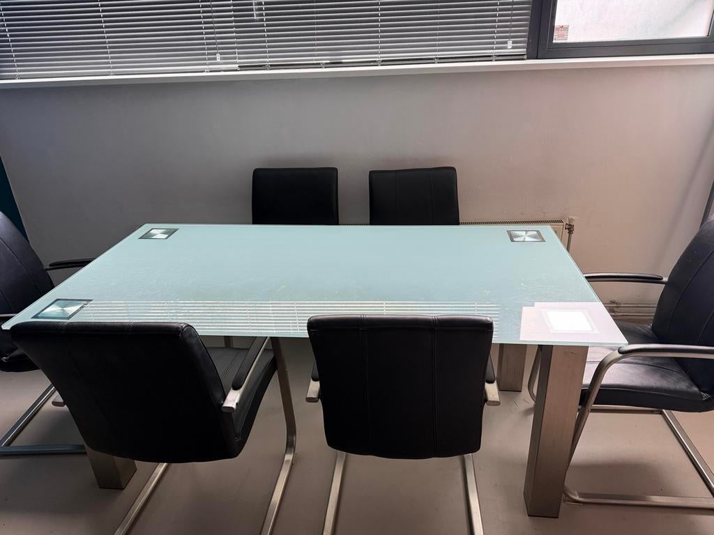 Glazen eettafel met 6 zwarte stoelen, Huis en Inrichting, Tafels | Eettafels, Ophalen of Verzenden, Gebruikt, Vijf personen of meer