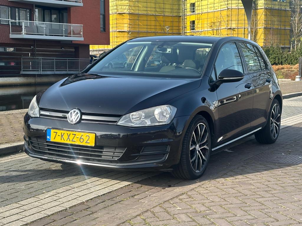 Volkswagen Golf 7 1.6 TDI 81KW 5D Blue Motion 2013 Zwart, Auto's, Voorwielaandrijving, Euro 5, Stof, Zwart
